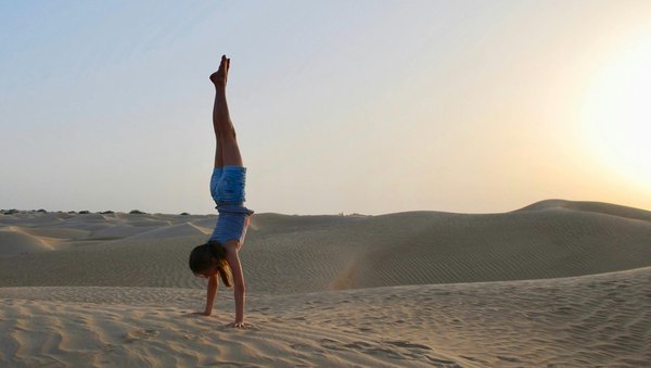 Handstand : 8 conseils et techniques pour maîtriser le poirier